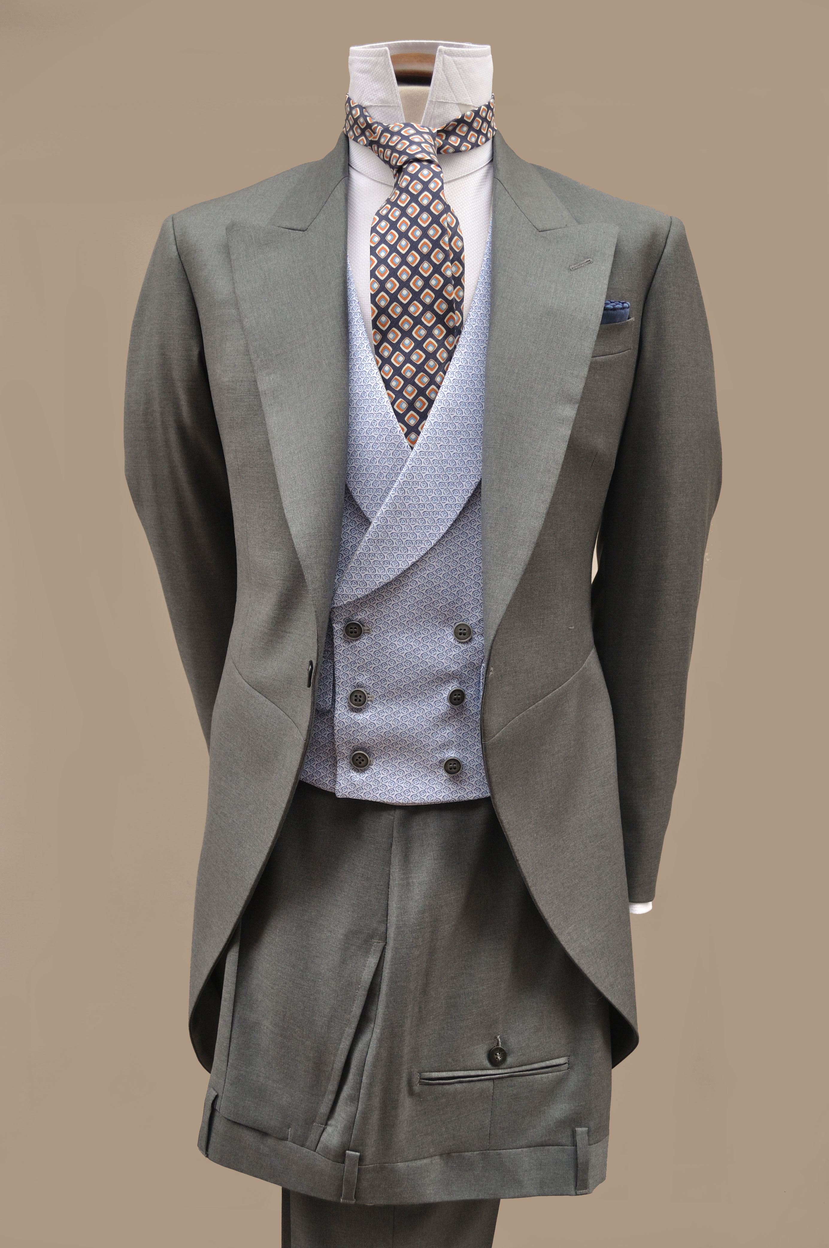 chaque gris claro by Pugil